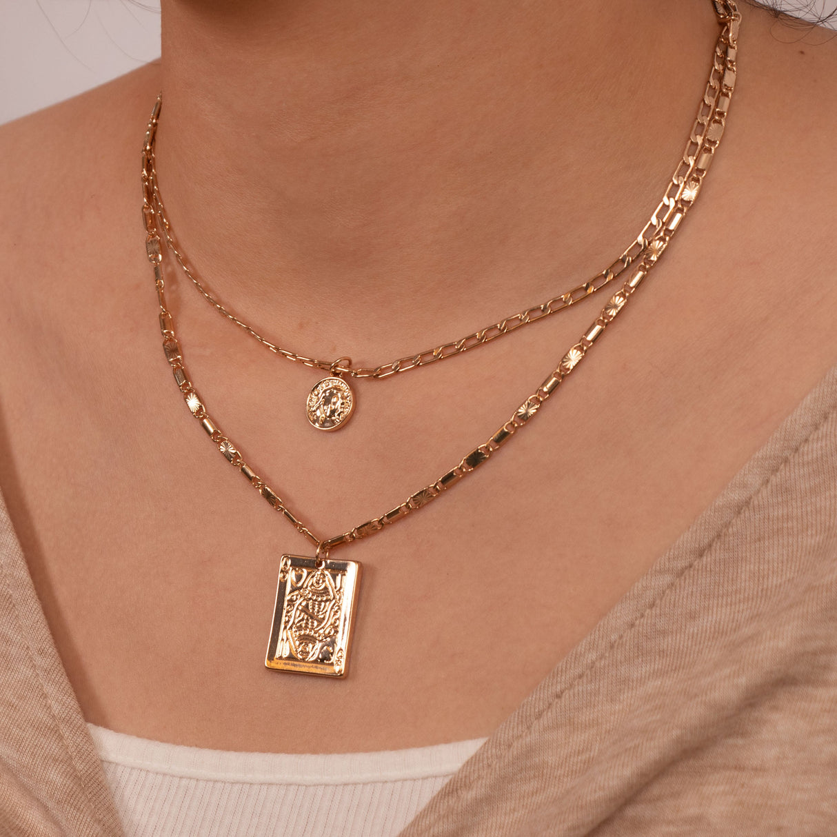 14K Gold Plated Layered Poker Q - GexWorldwide